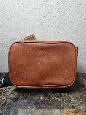NWT DOT & DOT Men's Tan Vegan  Leather Toiletry Bag 4 Zipper Dopp Kit Travel